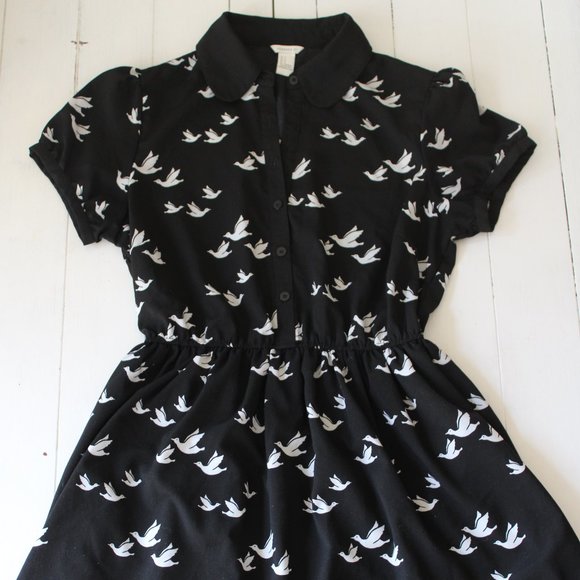 Short Sleeve Black and White Dove Printed Collared Mini Dress - Picture 2 of 8